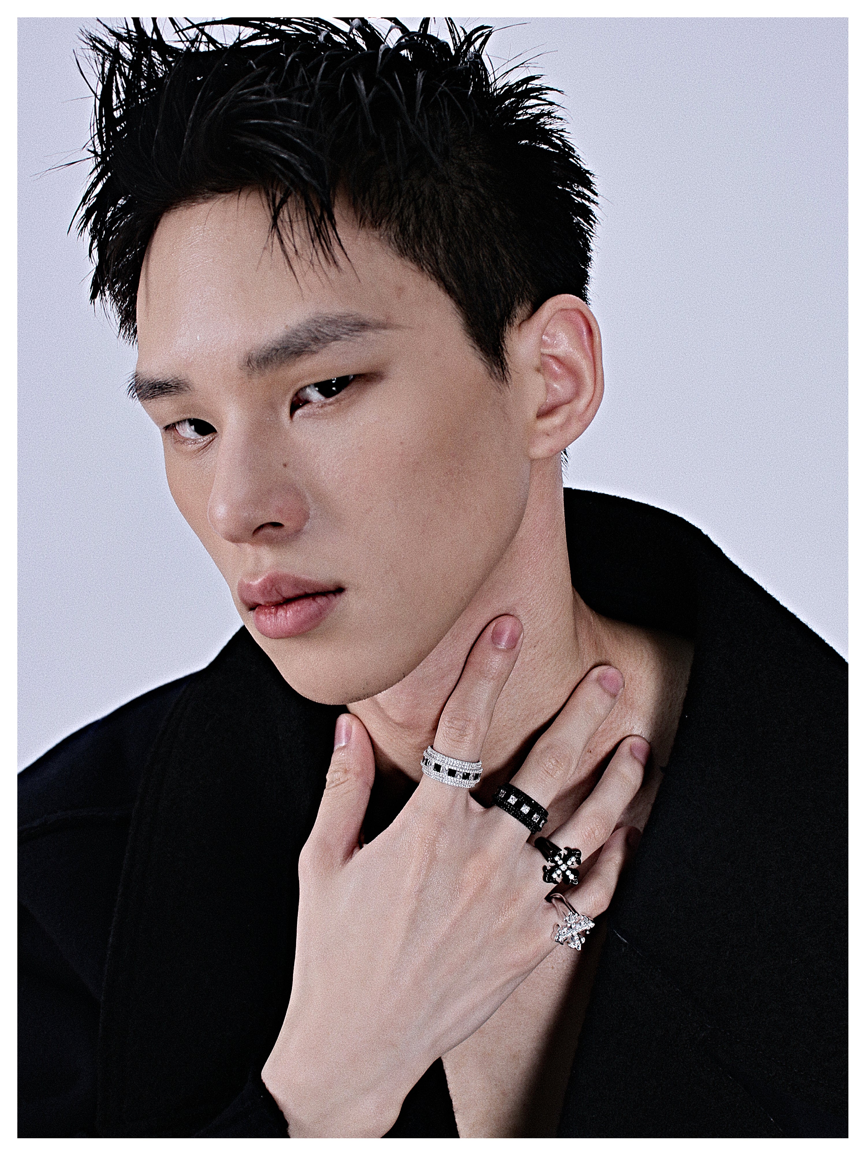 “Black & White”Pave Shine "Star-ring"(black）
