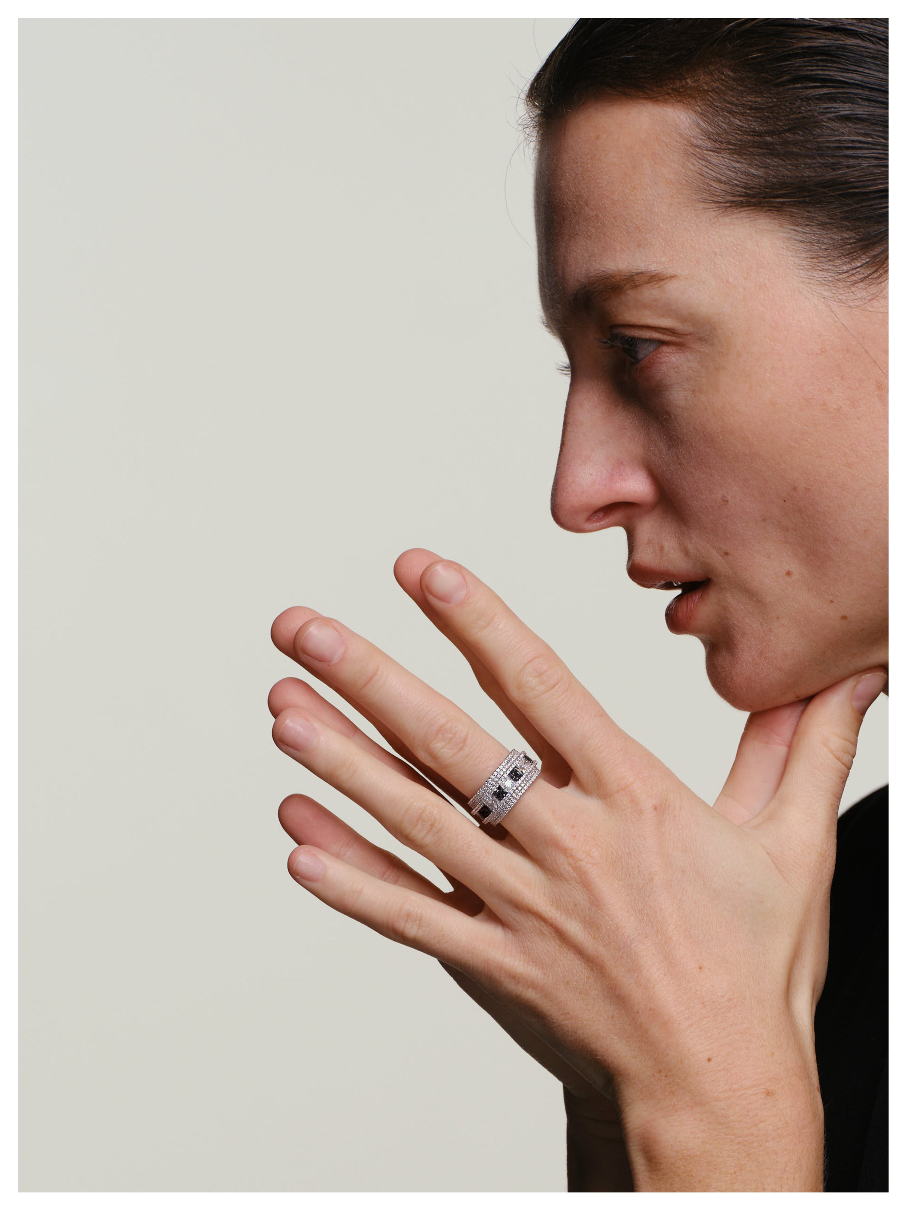 “Black & White”Pave Shine "Star-ring"(black）