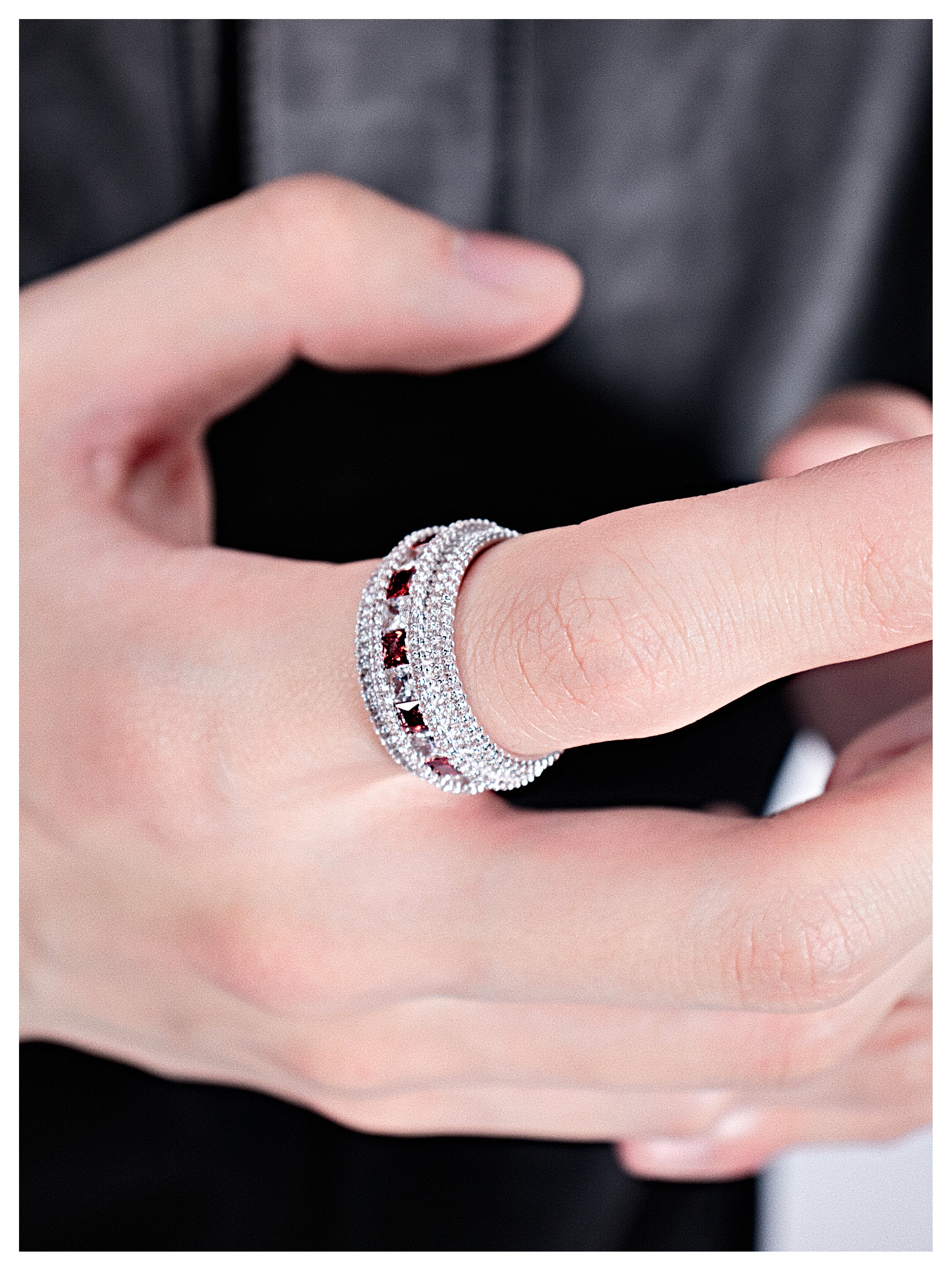 “Black & White”Pave Shine "Star-ring"(red）