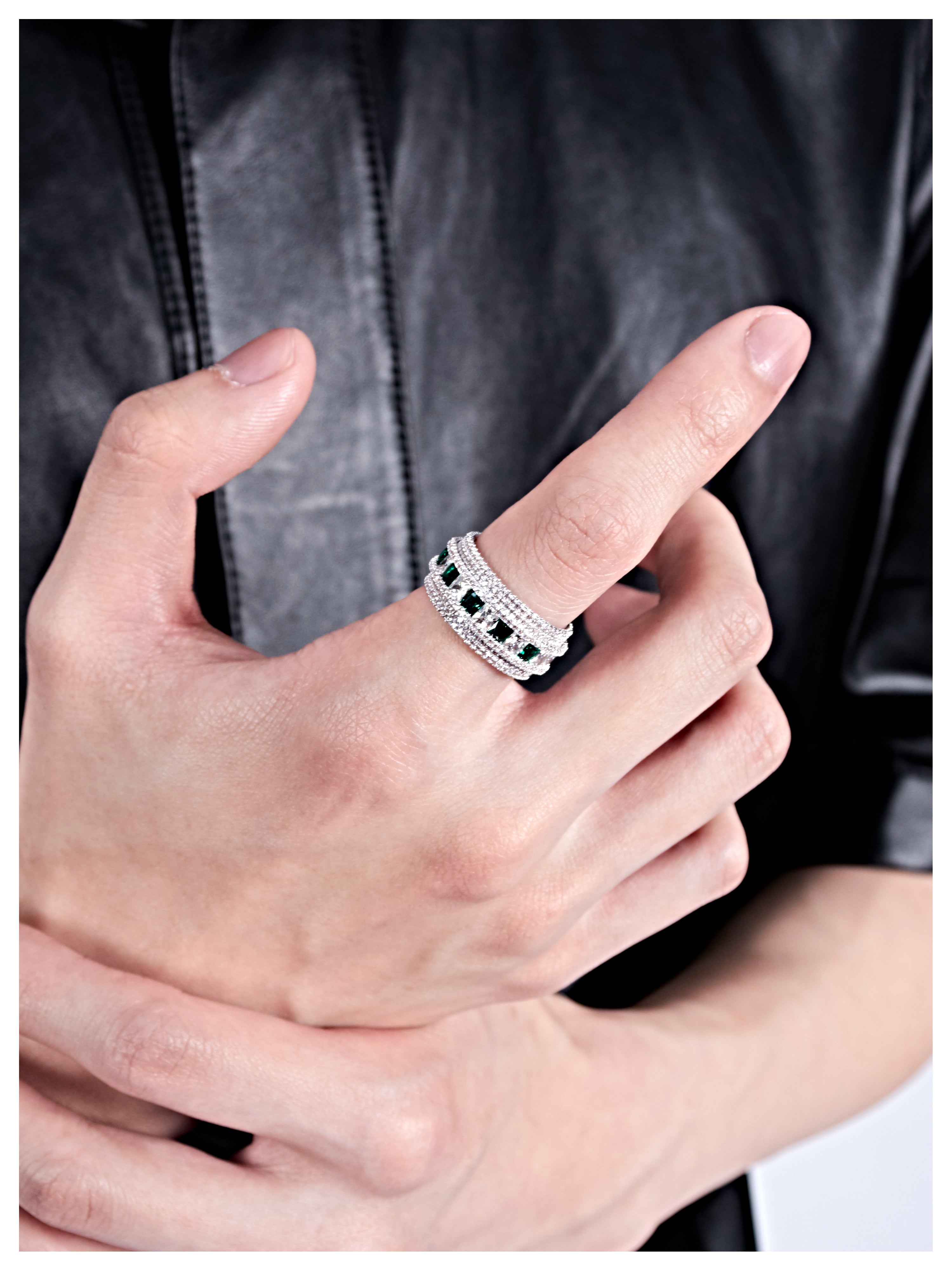 “Black & White”Pave Shine "Star-ring"(green）
