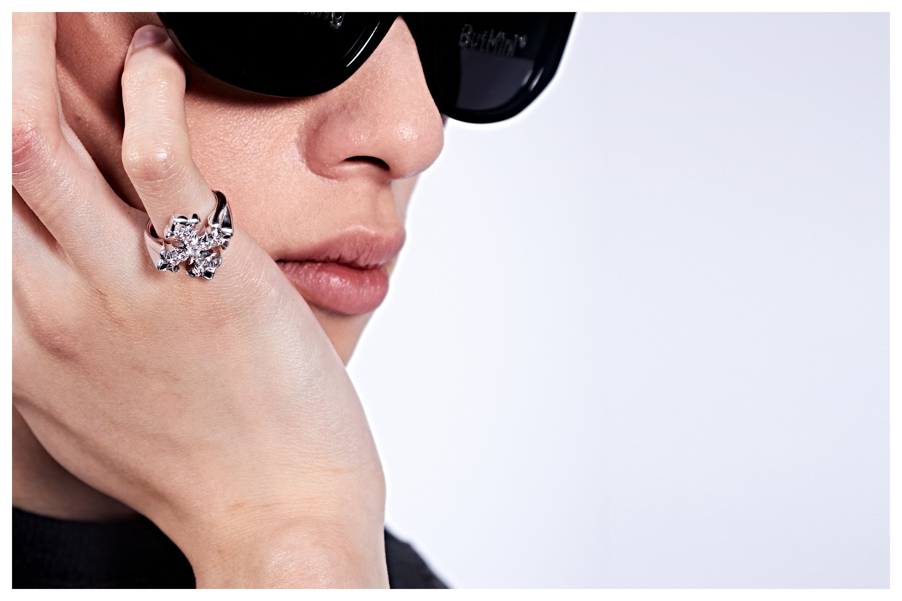 Black & white cross star ring(white)